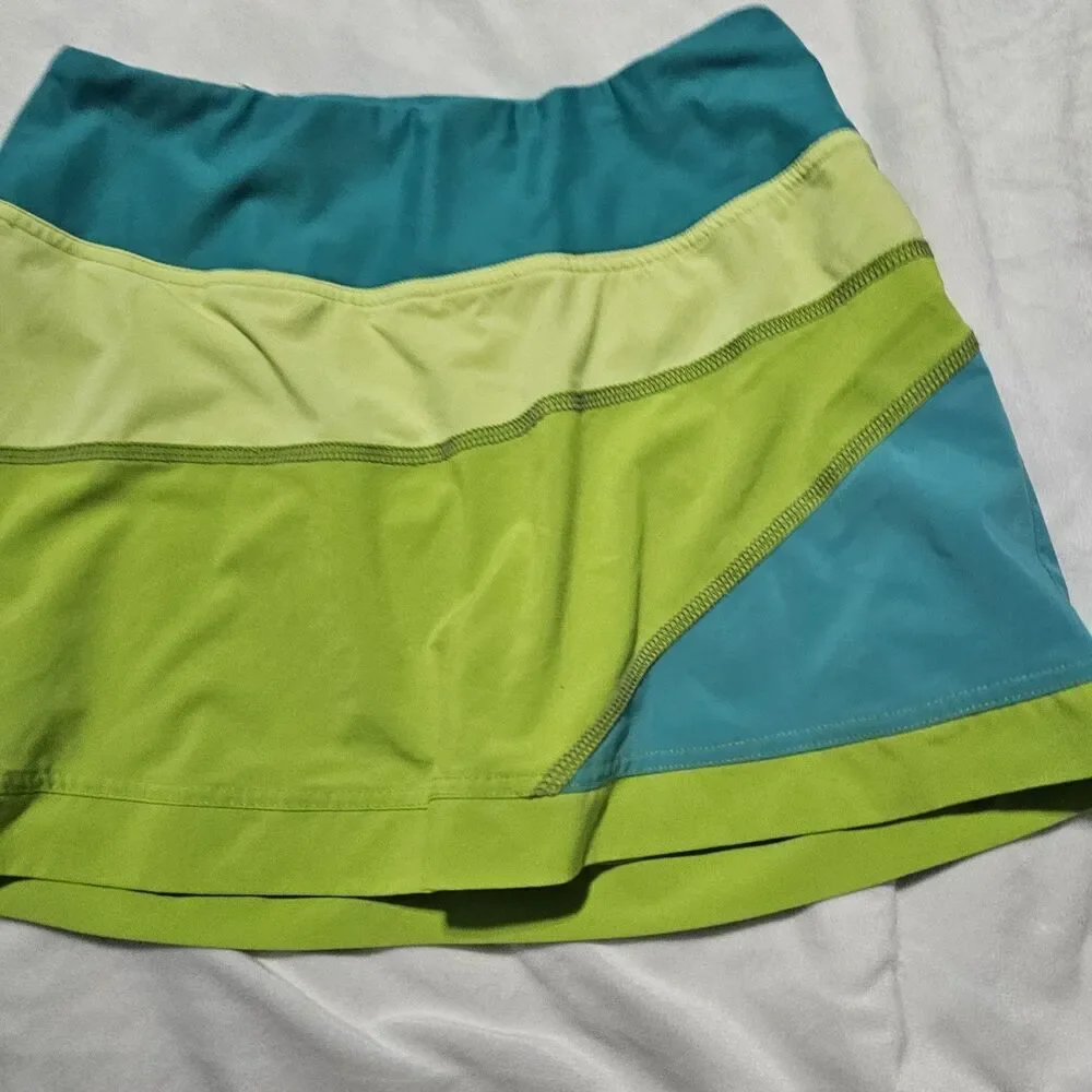 Title Nine Colorblock Vented Athletic Skort Women's Size XS Blue Green.